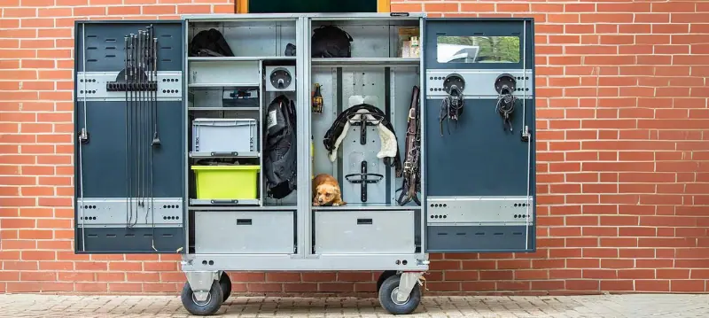 Armadi porta sella Armadi porta sella